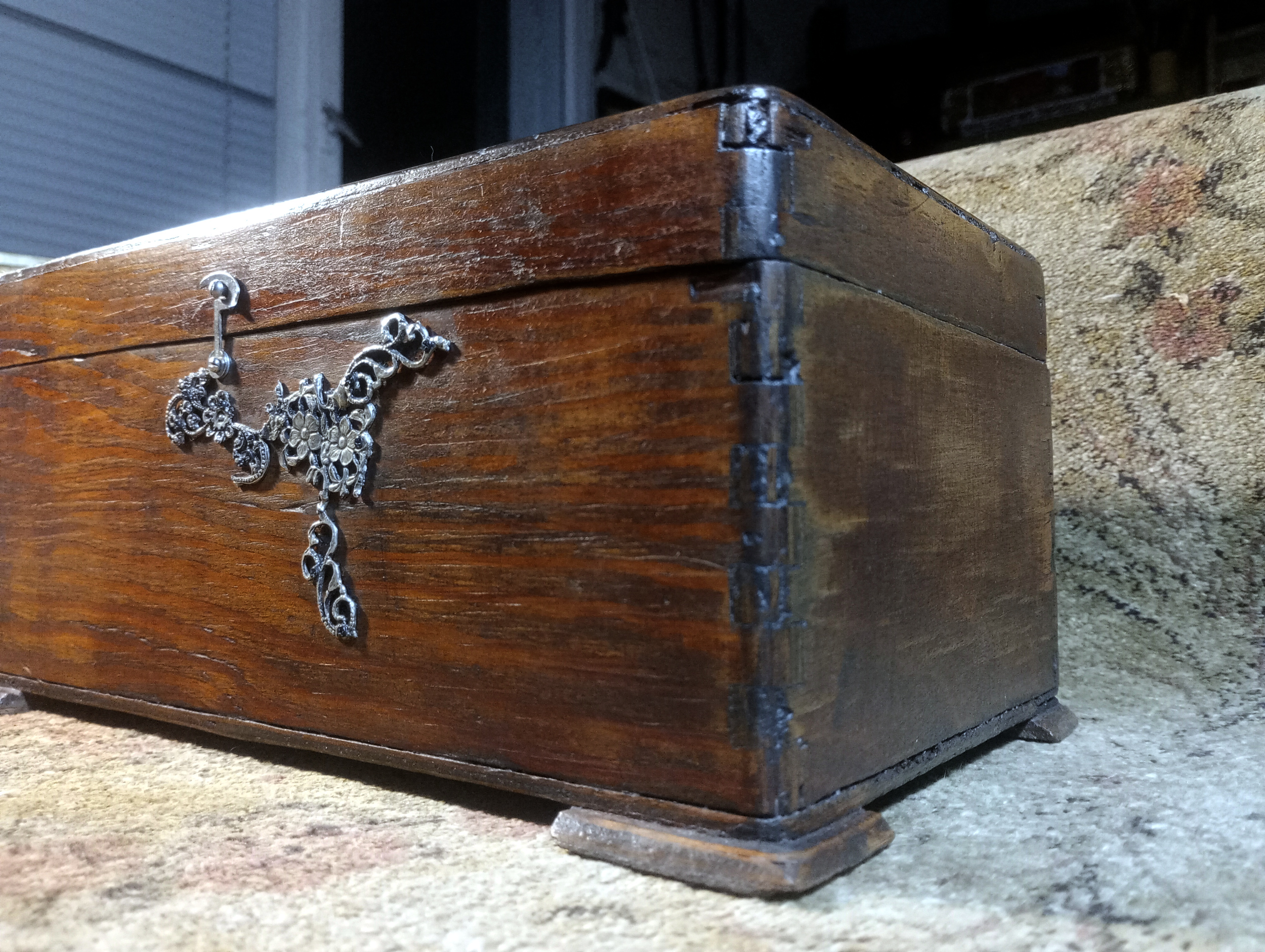 Natural science set Wooden box with metal ornaments