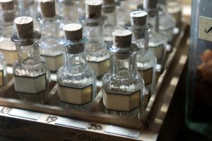 Set of 20 vintage bottles in a wooden case