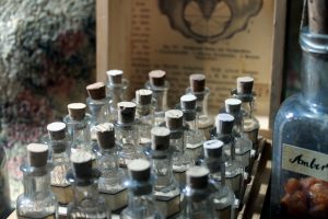 Set of 20 vintage bottles in a wooden case